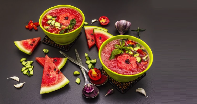 Erfrischende Wassermelonengazpacho für heiße Sommertage